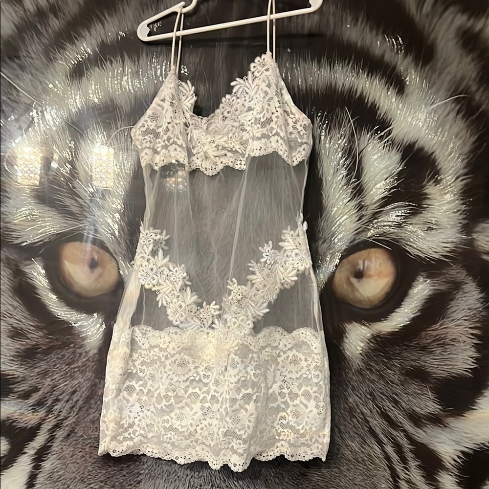 Sexy beach cover Elegant White Lace Chemise